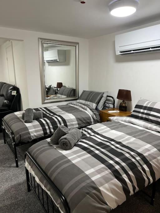 Studio Flat Twin - Town Centre Merthyr Tydfil Extérieur photo